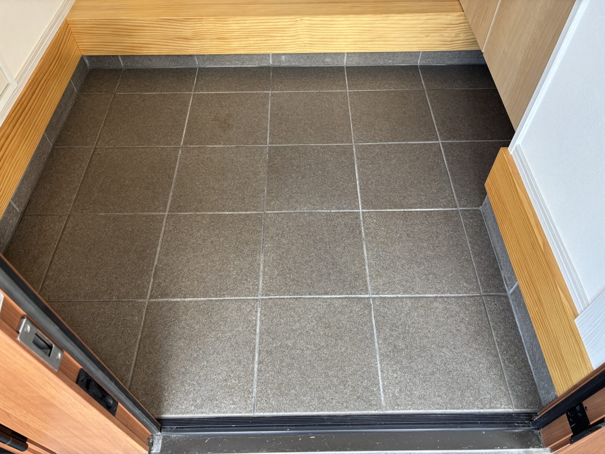 福岡県I様邸玄関タイルガラスコート