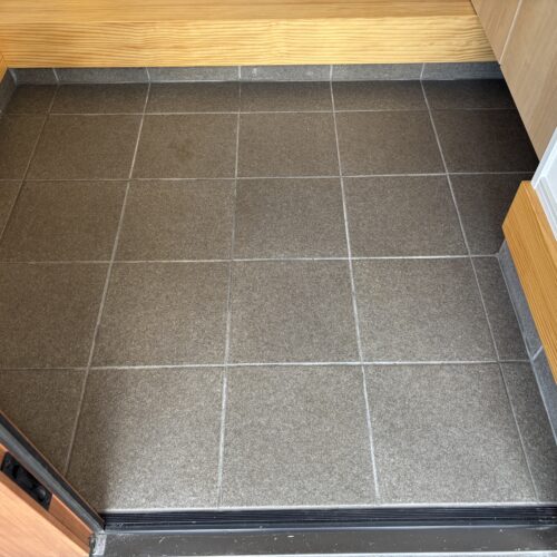 福岡県I様邸玄関タイルガラスコート