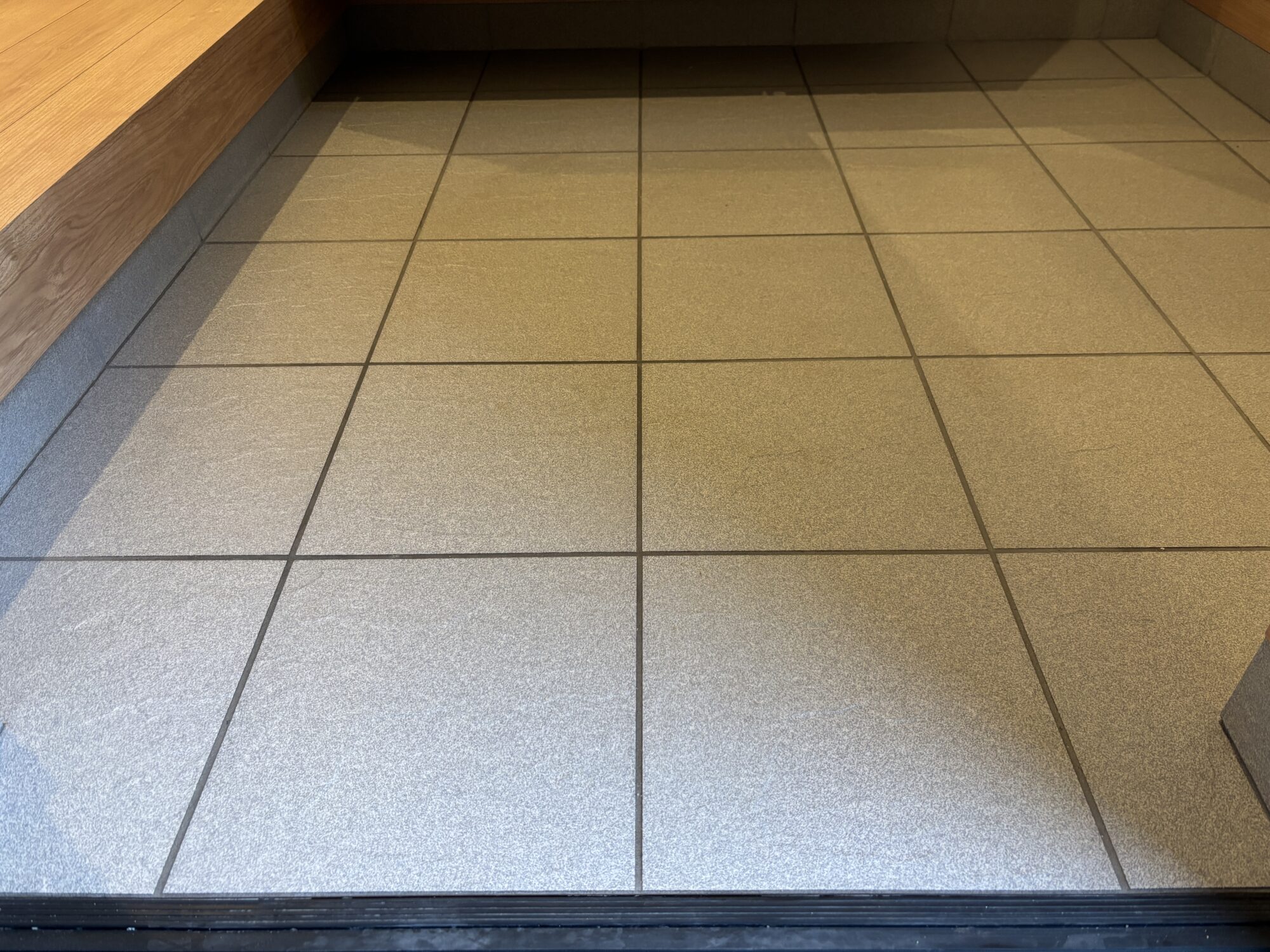 福岡県Y様邸玄関タイルガラスコート／オープンハウス