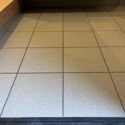 福岡県Y様邸玄関タイルガラスコート／オープンハウス