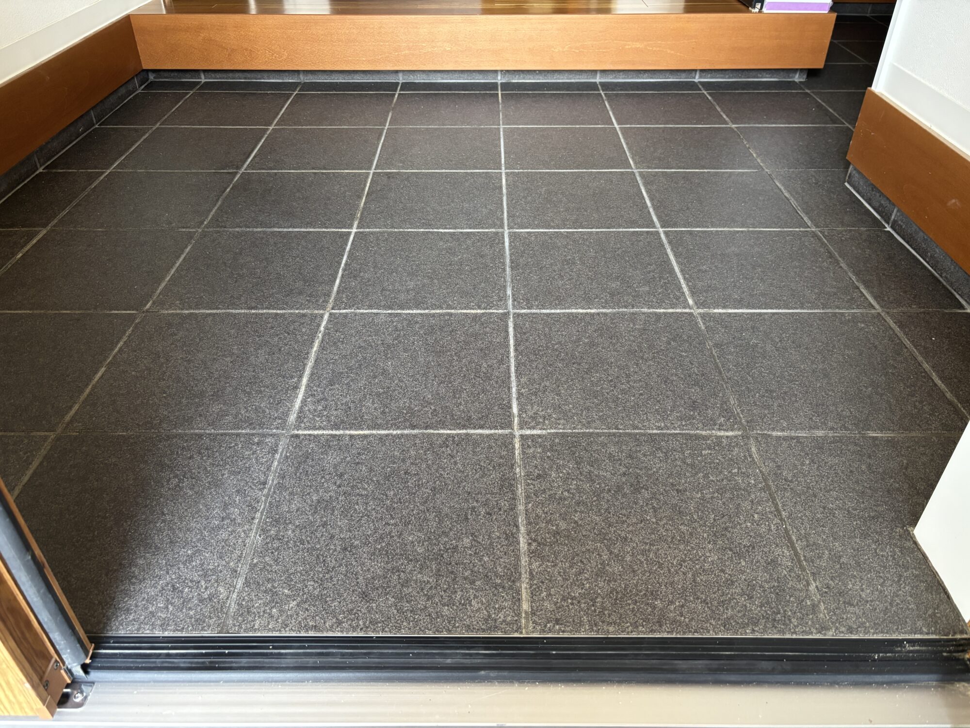 熊本県K様邸玄関タイルガラスコート